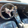 Présence d'un bossage de capot pour Filtre à air V8 EDELBROCK
Toit targa T-Top en 2 parties escamotable avec housse de rangement.
Carburateur quadruple corps polie en aluminium 650 CFM Type PROFORM .
Tuyau de carburant en caoutchouc synthétique protégé par tresse perform-O-FLEX d’Earl -
Raccords & Adaptateurs de tuyaux de mamelon unique d’auto-fit.
Collecteurs d’admission EDELBROCK -
Couvres culasses et le couvercle de filtre à air chromé EDELBROCK
Collecteurs échappements HOOKER Tubes Silencieux Performance et 2 pots d’échappement latéraux Type Hooker homologué.
Lame arrière en composite Type 